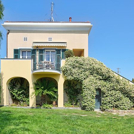 Casa Vacanze Nel Giardino Di Renzo Імперія Екстер'єр фото