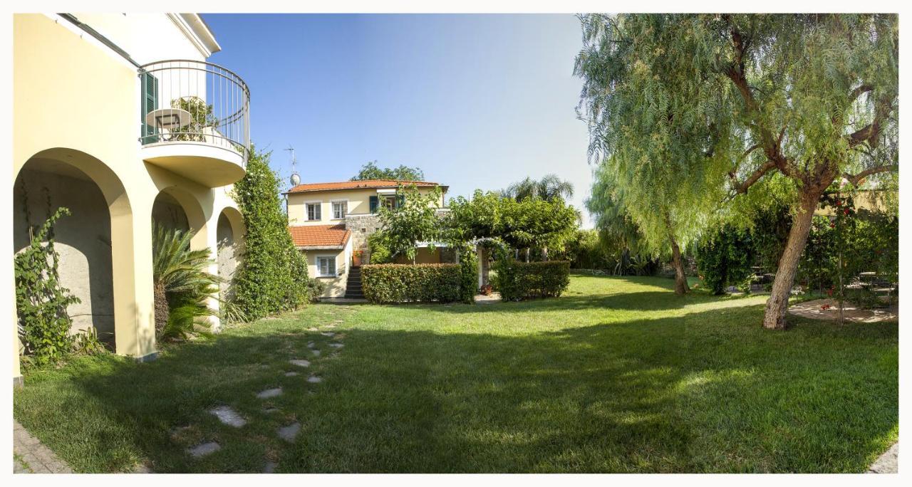 Casa Vacanze Nel Giardino Di Renzo Імперія Екстер'єр фото