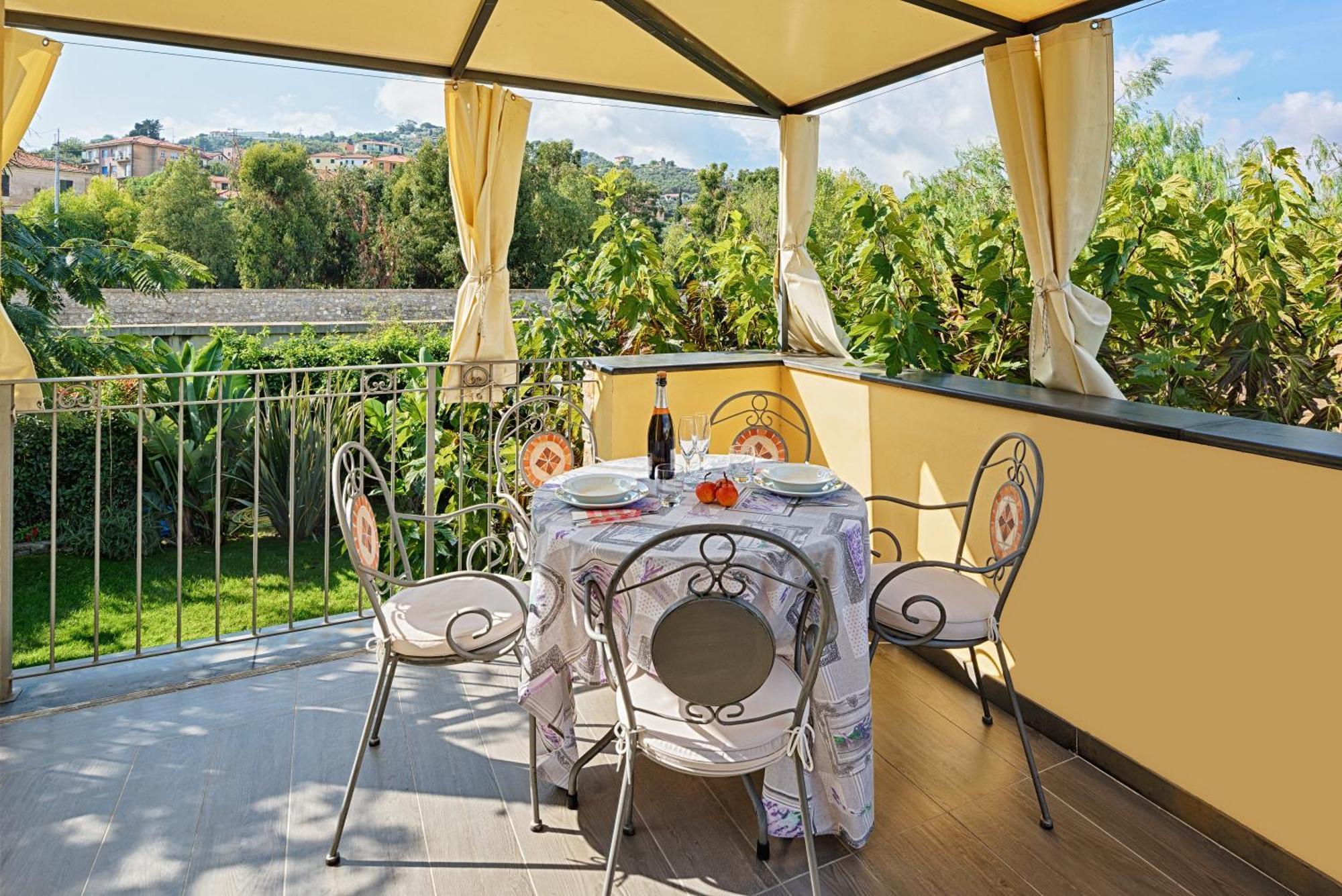 Casa Vacanze Nel Giardino Di Renzo Імперія Екстер'єр фото