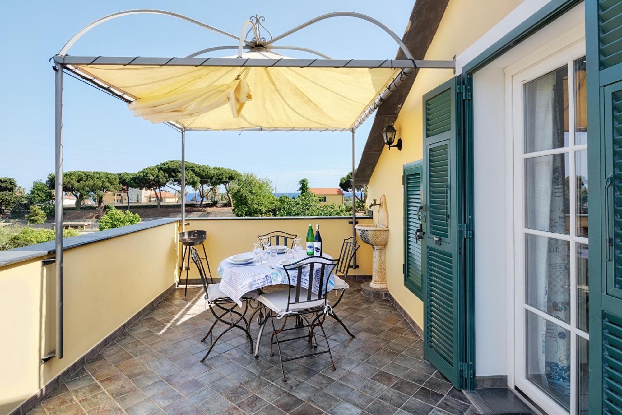 Casa Vacanze Nel Giardino Di Renzo Імперія Екстер'єр фото