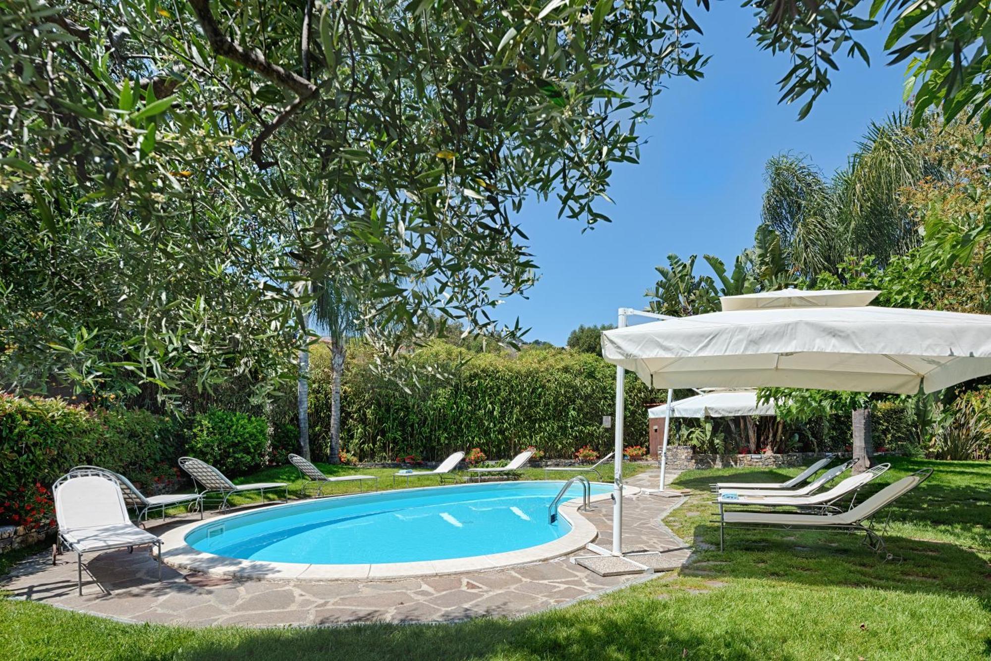 Casa Vacanze Nel Giardino Di Renzo Імперія Екстер'єр фото